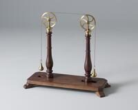 FK 0018
<br/>
Statief met twee poelies
<br/>
<em>J. Kampman, J.C. Pelletier, A'dam</em>